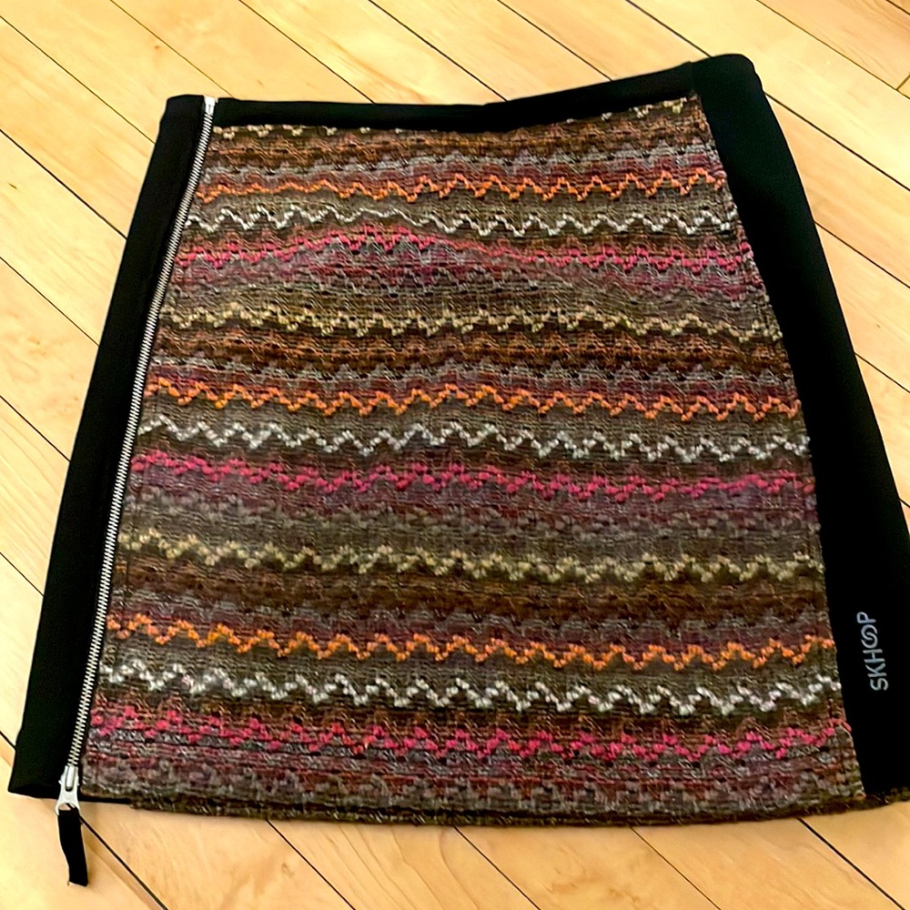 Skhoop wool/ elastic zipper skirt.